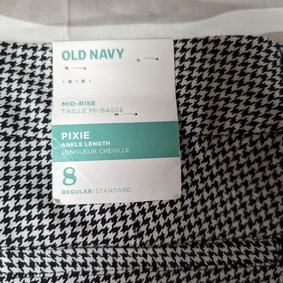Old Navy Ankle Length Pants - Picture 7 of 7